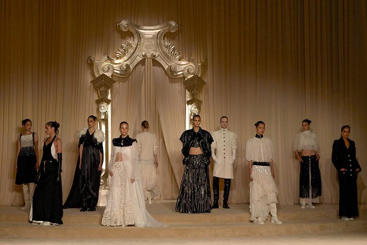 1200-800-chanel_fw-2025-26-hc-copyright-chanel-ambiance-2-HD.jpg