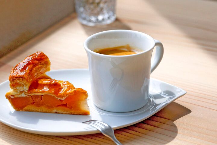 京都・下鴨生まれの洋菓子店「バイカル 下鴨本店」で、とっておきのアップルパイやプチガトーを