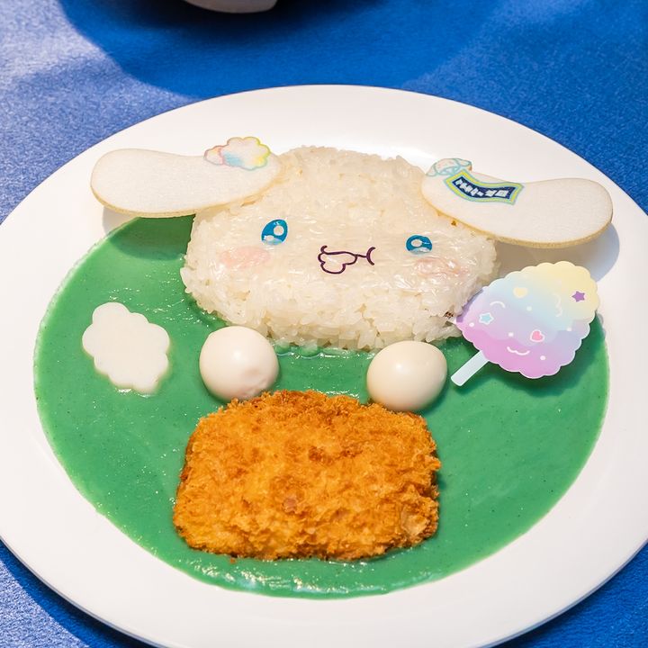 シナモロールのえびカツブルーカレー2