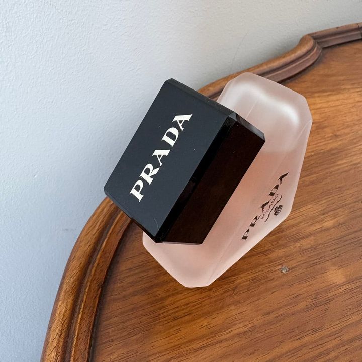 プラダのフローラルヘアミスト