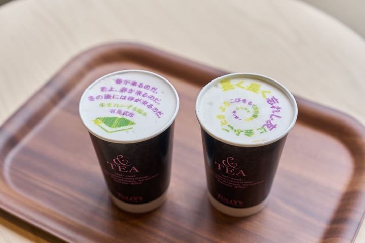 TULLY'S COFFEE ＆TEAの「文豪ラテ」と「文豪ロイヤルミルクティー」