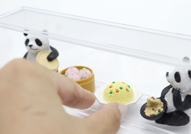 横開きディスプレイケースロング 出し入れ