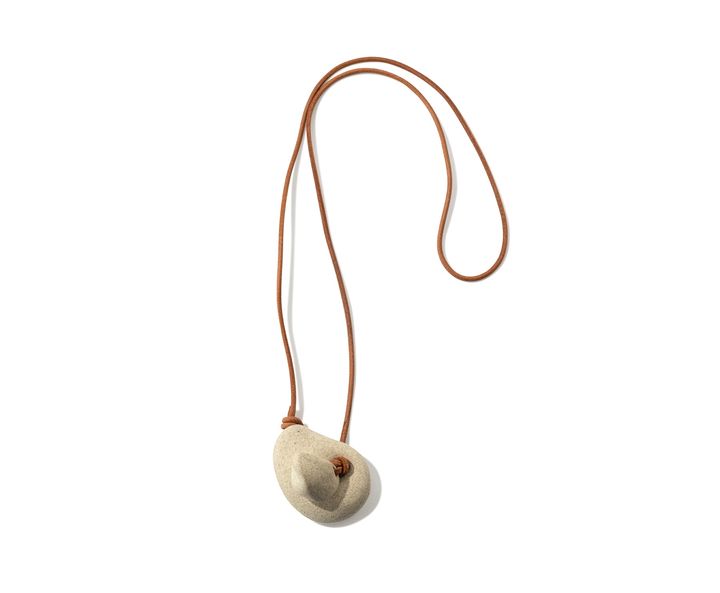 手びねりやろくろから生み出す造形美に定評がある『エフェリス』の注目のコラボネックレス。