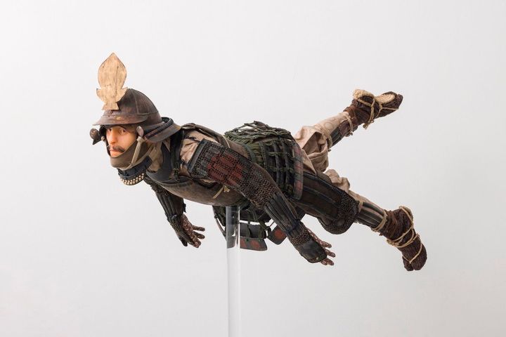 《floating man》2025年 ミクストメディア Photo：⻑橋睦