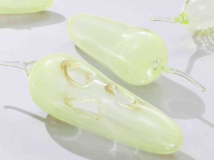 イワニ・スケース《えぐられた大地》2017年、ウランガラス（宙吹き）、石橋財団アーティゾン美術館 © Courtesy the Artist and THIS IS NO FANTASY