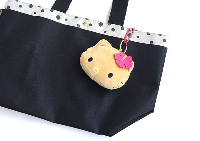 宝島社のsweet8月号付録の日焼けハローキティのぬいぐるみポーチチャーム1