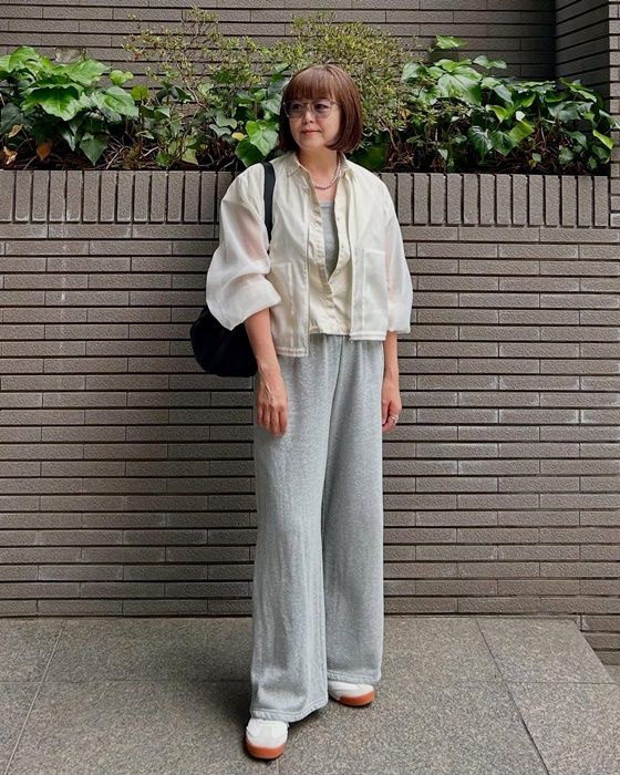 UNIQLOのライトグレーの「ソフトリブタンクトップ」