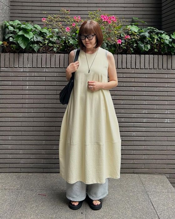 UNIQLOのライトグレーの「ソフトリブタンクトップ」