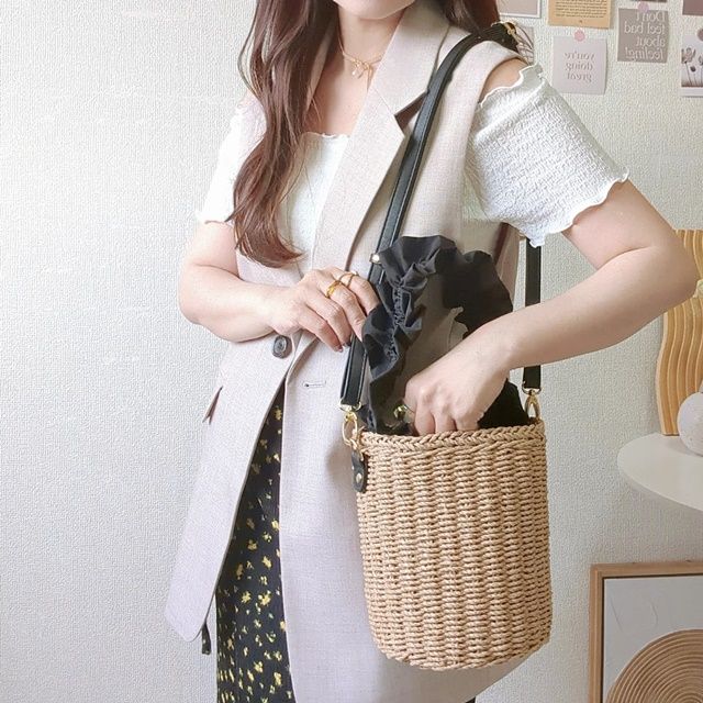 しまむら「ペーパーフリル手2WAYバッグ」