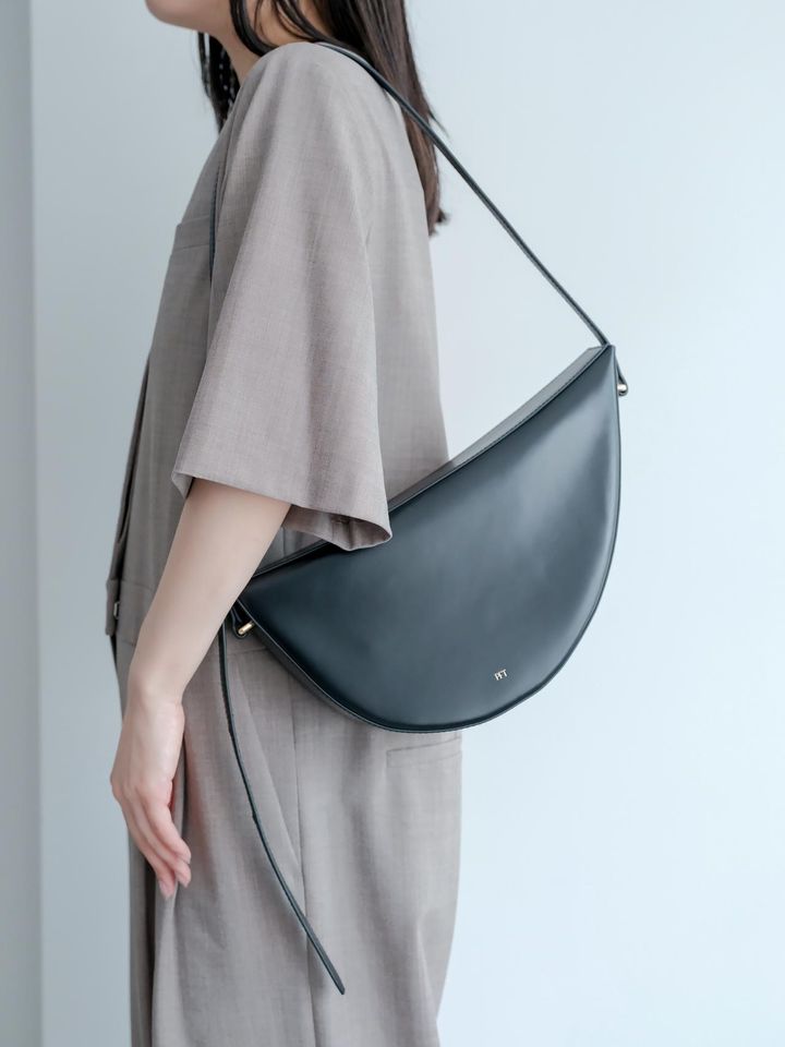 画像: シンプル、でも遊び心のあるバッグ