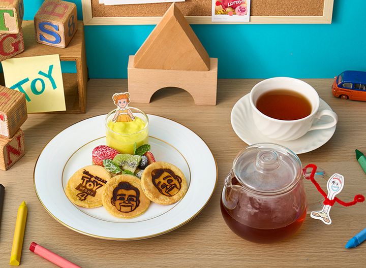 ＜トイ・ストーリー4＞アンティークなパンケーキ＆ティーセット