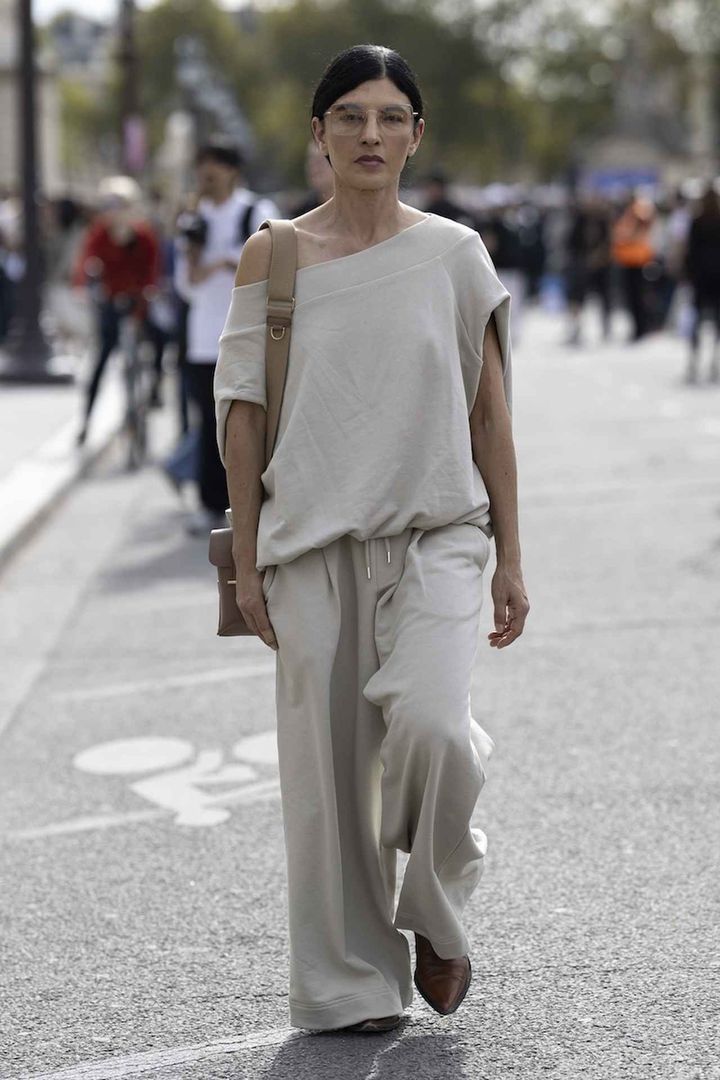 画像: カジュアルなスウェット素材ならエフォートレスにまとまる