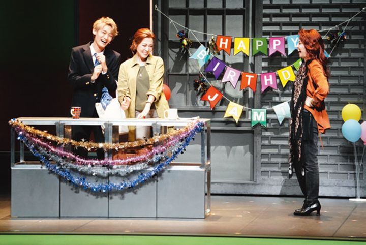 自分らしく生きることを、これほどすがすがしく描いた作品があっただろうか。教師が自分の身の丈に合った夢を持てと語る中、主人公のジェイミーは、ドラァグクイーンになりたいと夢を語る。