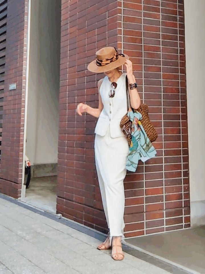 ハット／GU ニットジレ／H&M デニムスカート／AP RETRO バッグ／楽天ルーム