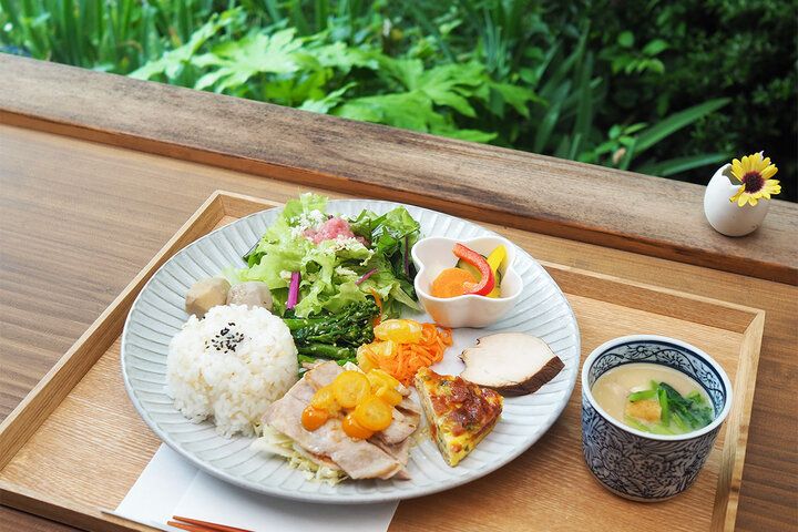 神奈川・足柄の里山でからだ想いのランチを♪ 涼やかな木漏れ日のテラスがある築100年の隠れ家カフェ「cafe だいず」オープン