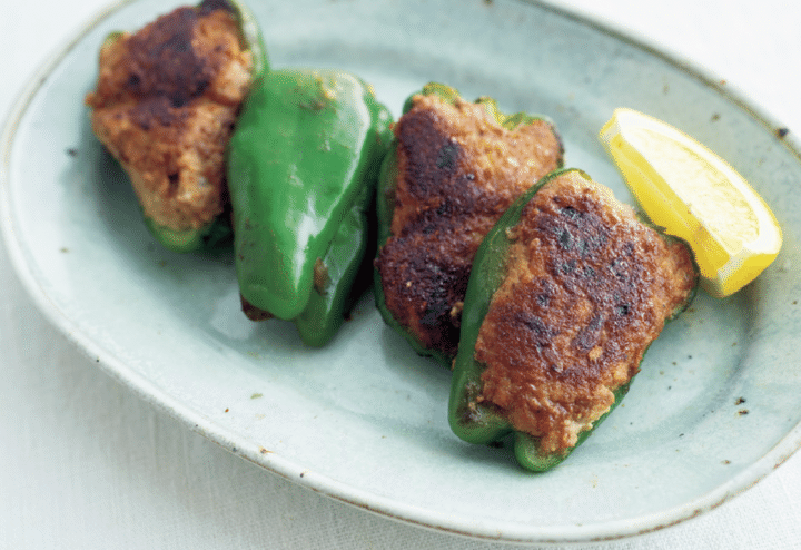 ピーマンでビタミンCとβ-カロテンを補う 「さば缶のピーマンの肉詰め風」