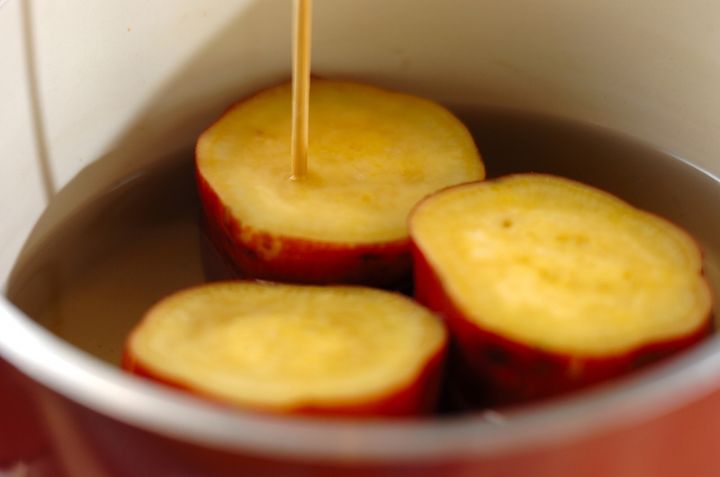 サツマイモマッシュ入りハムピカタの下準備1