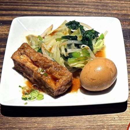 極上豚足・釘本食堂の厚揚げと煮卵と野菜の煮込み