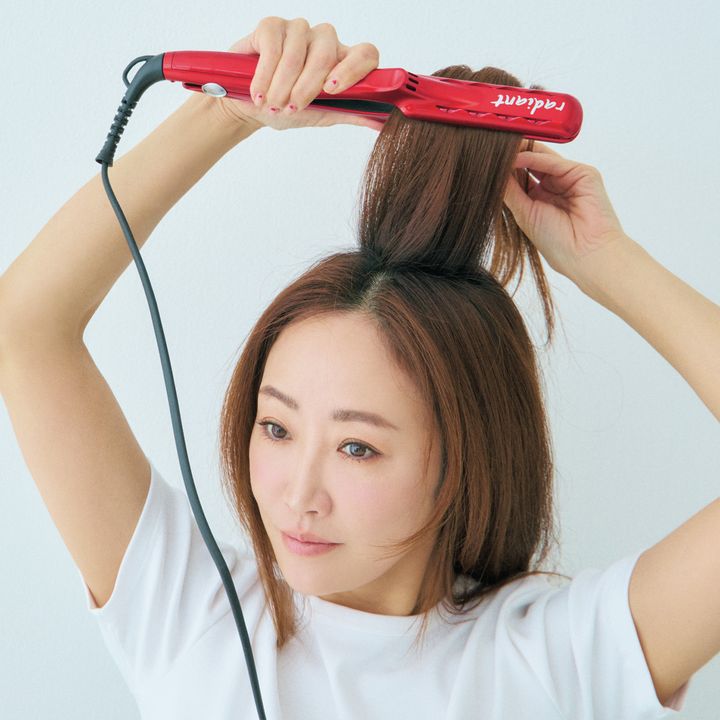 神崎恵さんのヘアスタイリング プロセス5