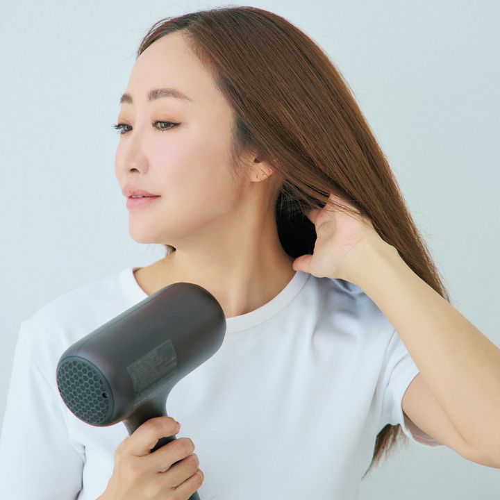 神崎恵さんのヘアスタイリング プロセス 2