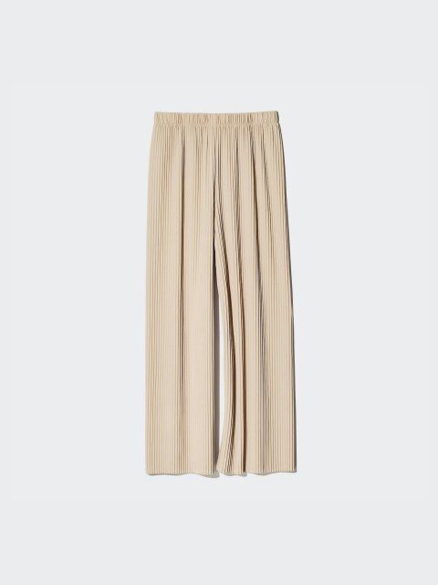 ユニクロのプリーツパンツ