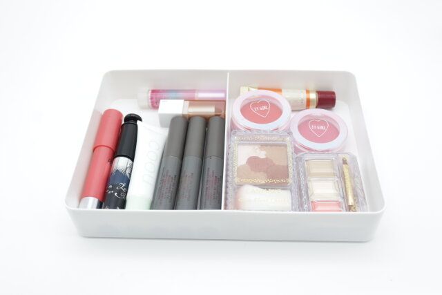 ダイソーの小物トレーのCタイプ