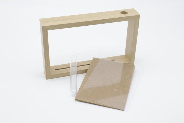 ダイソーの一輪挿し付きのフォトフレーム