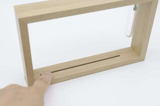 ダイソーのインテリア置物の写真立ての溝