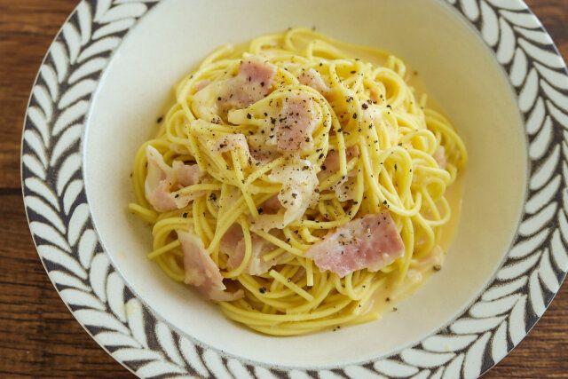 器に盛り、黒こしょうをふる。