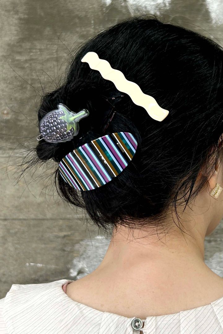 夏のまとめ髪2025◎ ヘアアクセで簡単お団子ヘアアレンジ2選【ささやかですてきなもの 大谷有紀 vol.245】