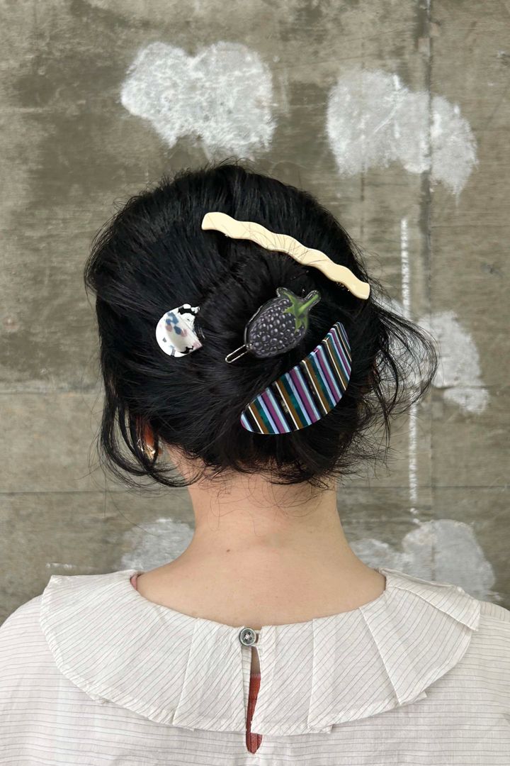 夏のまとめ髪2025◎ ヘアアクセで簡単お団子ヘアアレンジ2選【ささやかですてきなもの 大谷有紀 vol.245】