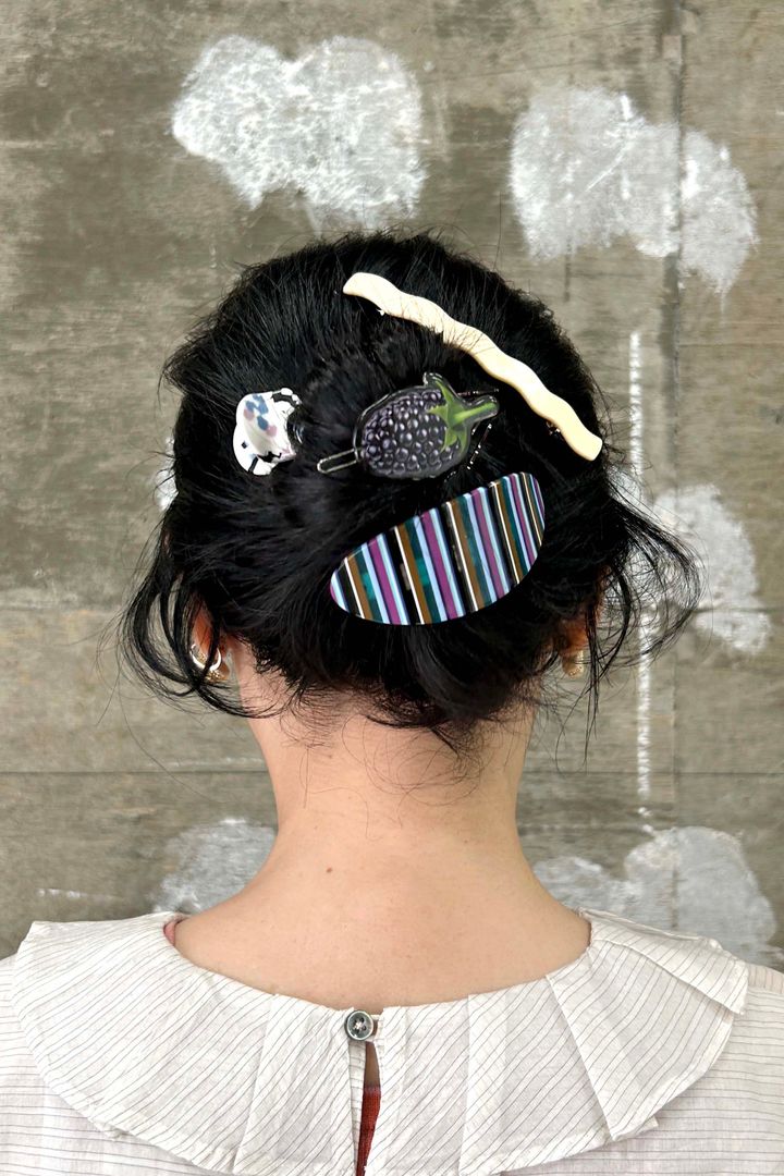 夏のまとめ髪2025◎ ヘアアクセで簡単お団子ヘアアレンジ2選【ささやかですてきなもの 大谷有紀 vol.245】