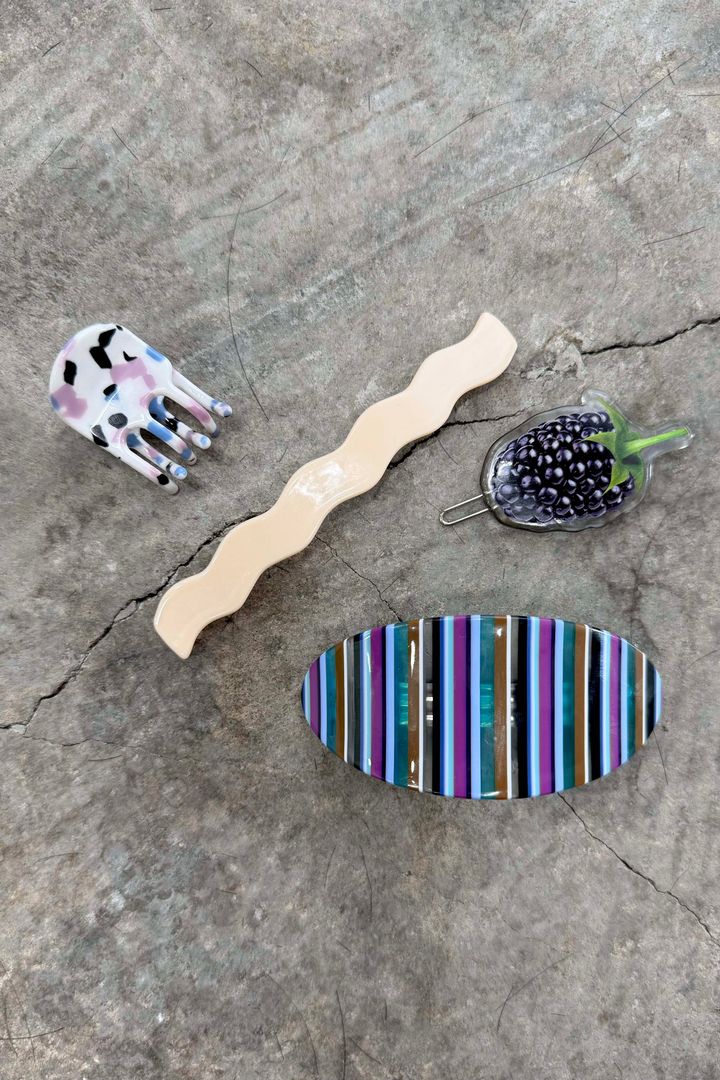 夏のまとめ髪2025◎ ヘアアクセで簡単お団子ヘアアレンジ2選【ささやかですてきなもの 大谷有紀 vol.245】