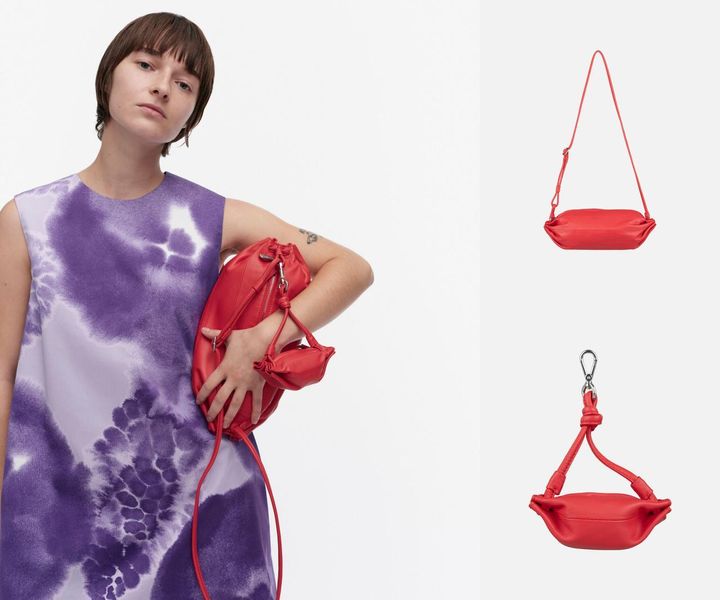 画像: ＜上＞Karla バッグ ブライトレッド ¥53,900、＜下＞Karla ポケットポーチ ブライトレッド ¥15,400 出典：マリメッコ