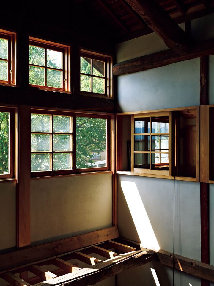 ガラス作家、ピーター・アイビーの自宅2階