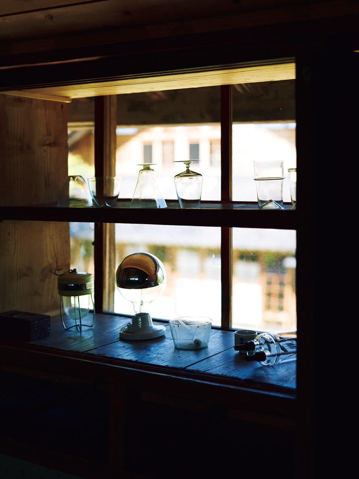 ガラス作家、ピーター・アイビーのアトリエ 窓