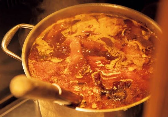 秘伝の継ぎ足しスープ。