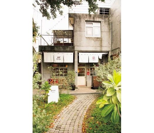 門前隠味牛肉麺 三重空軍一村店〈メンチェンインウェイニョウロウミェン サンヂョンコンチュンイーツンディエン〉