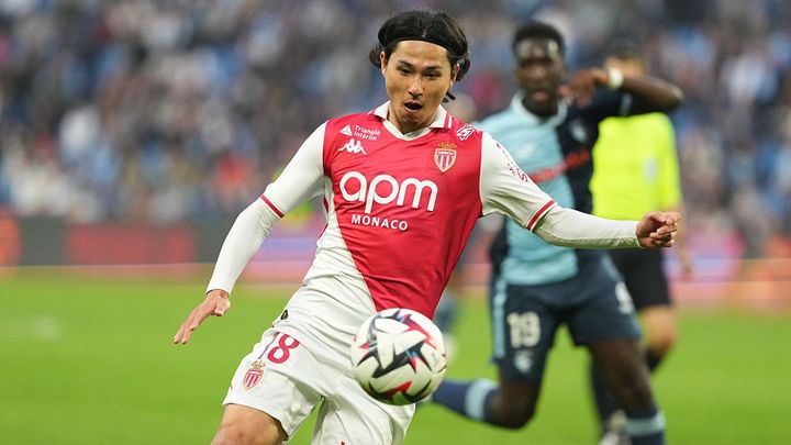 「キレッキレ！」30歳日本代表の美ゴールにファン歓喜、チームメイトにもみくちゃにされる