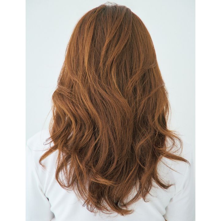 神崎恵さん巻き髪 バック