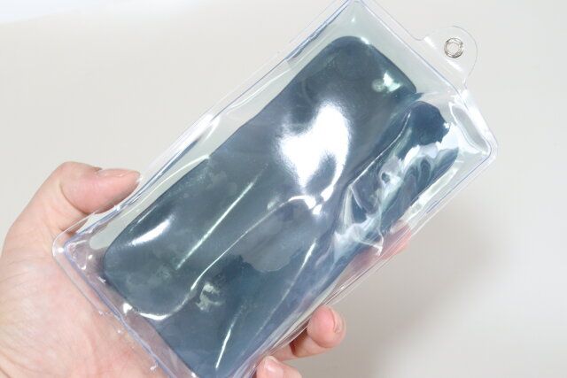 セリアのスマホ用冷却ケースはiPhone15に使えるサイズ感