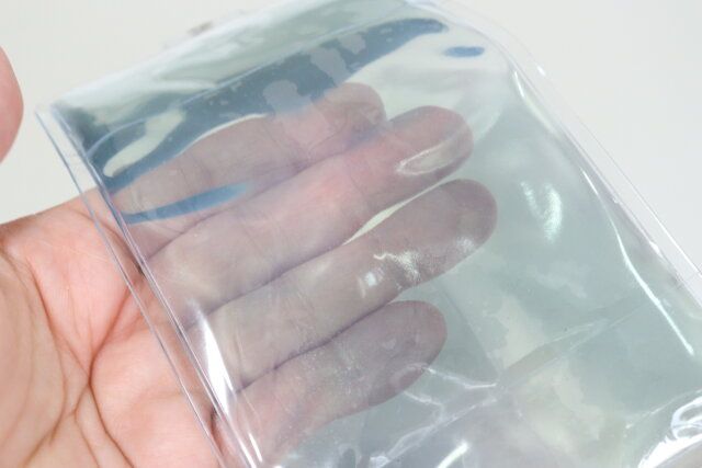 セリアのスマホ用冷却ケースのジェル