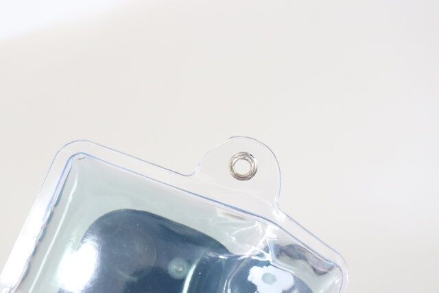 セリアのスマホ用冷却ケースはストラップを付けられる