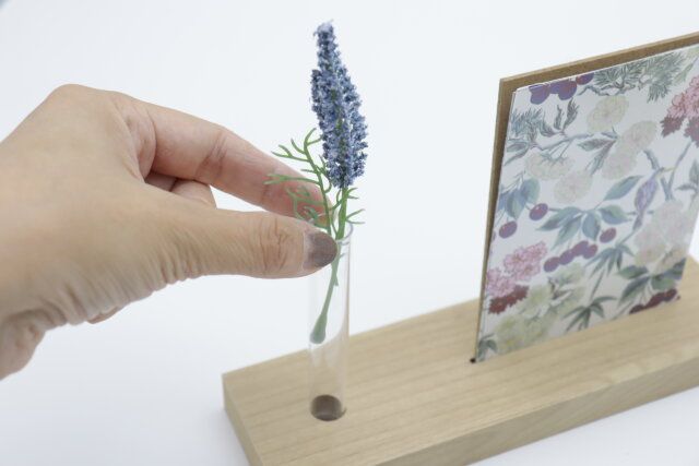 ダイソー インテリア置物（L判写真立て、一輪挿し付） 一輪挿し