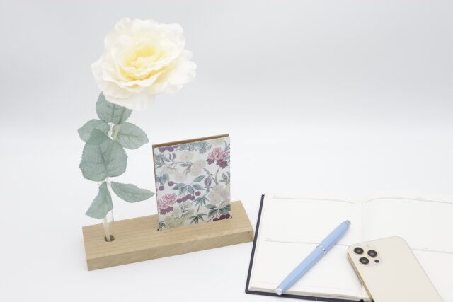 ダイソー インテリア置物（L判写真立て、一輪挿し付） 使用例