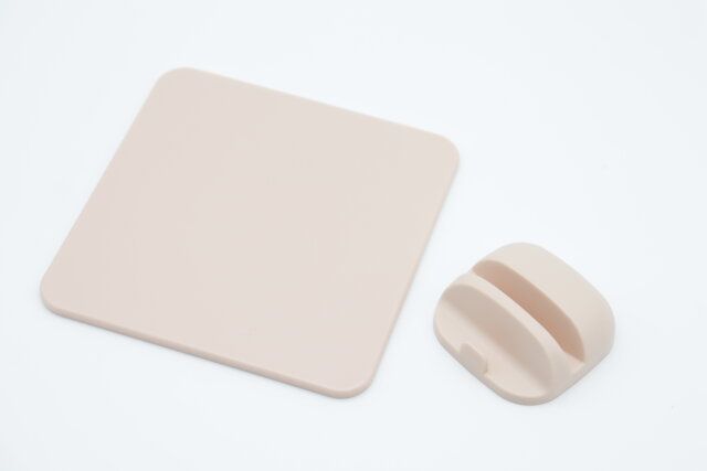 ダイソー スマホが立てかけられるミラー（スクエア） 