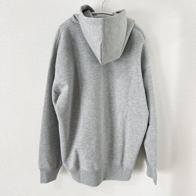 ユニクロ スウェットオーバーサイズプルパーカ GRAY フードの立ち上がりもしっかり