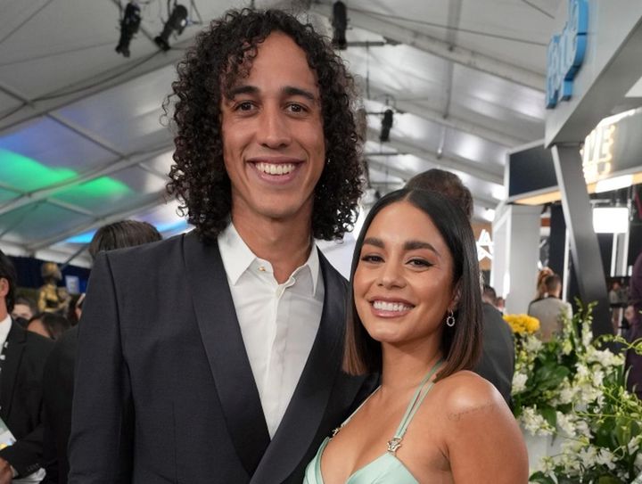 画像: ヴァネッサ・ハジェンズがコール・タッカーとの第2子を妊娠