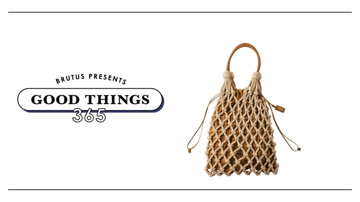 〈プラダ〉のトートバッグ