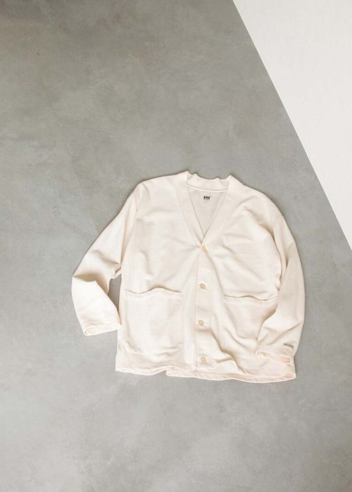 カーディガン¥15,400／ヘリーハンセン（ヘリーハンセン 原宿店）